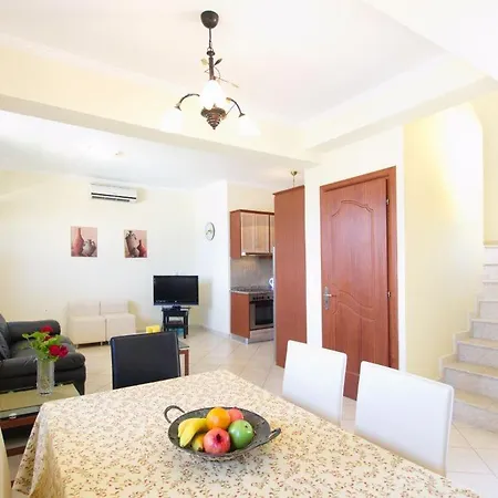 Skala Sleeps 6 וילה Spathíon