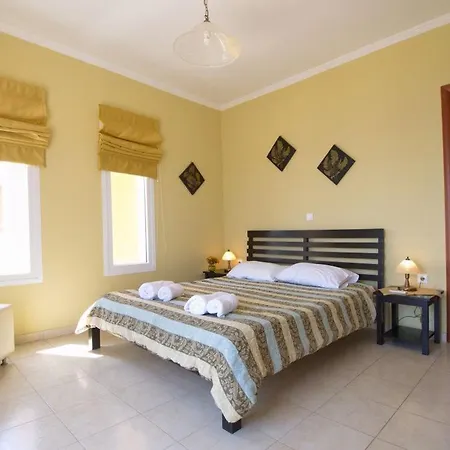 Villa Skala Sleeps 6 *